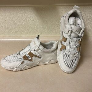 Stylish, lite Walking sneaker comfortable, white with Beige trim